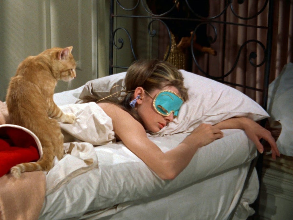 13 Helpful Sleep Mask Alternatives