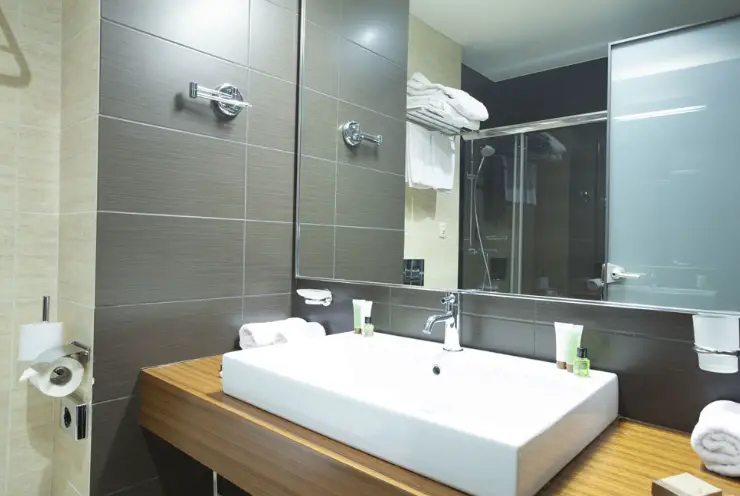 How Are Bathroom Mirrors Mounted?